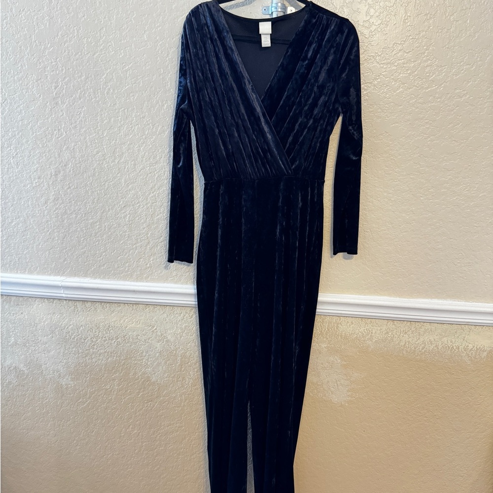 H&M Elegant Black Velvet Long Sleeve jumpsuit